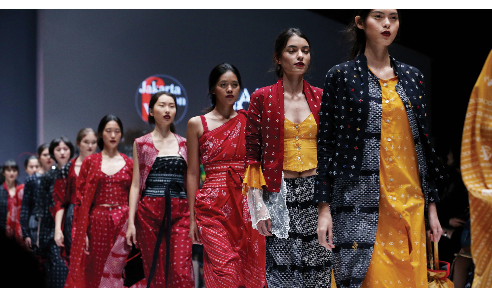 3 Desainer Dewi Fashion Knights Pilih Pamerkan Kain Sisa Di Penutupan Perhelatan JFW Virtual 2021